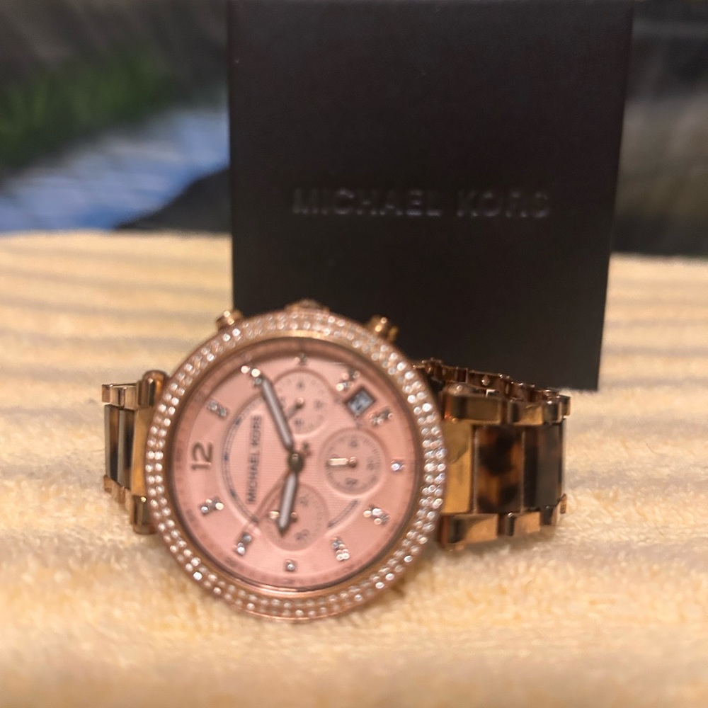 Michael Kors Women’s Watch in Parker Rose and Tortoise Shell - Picture 4 of 7